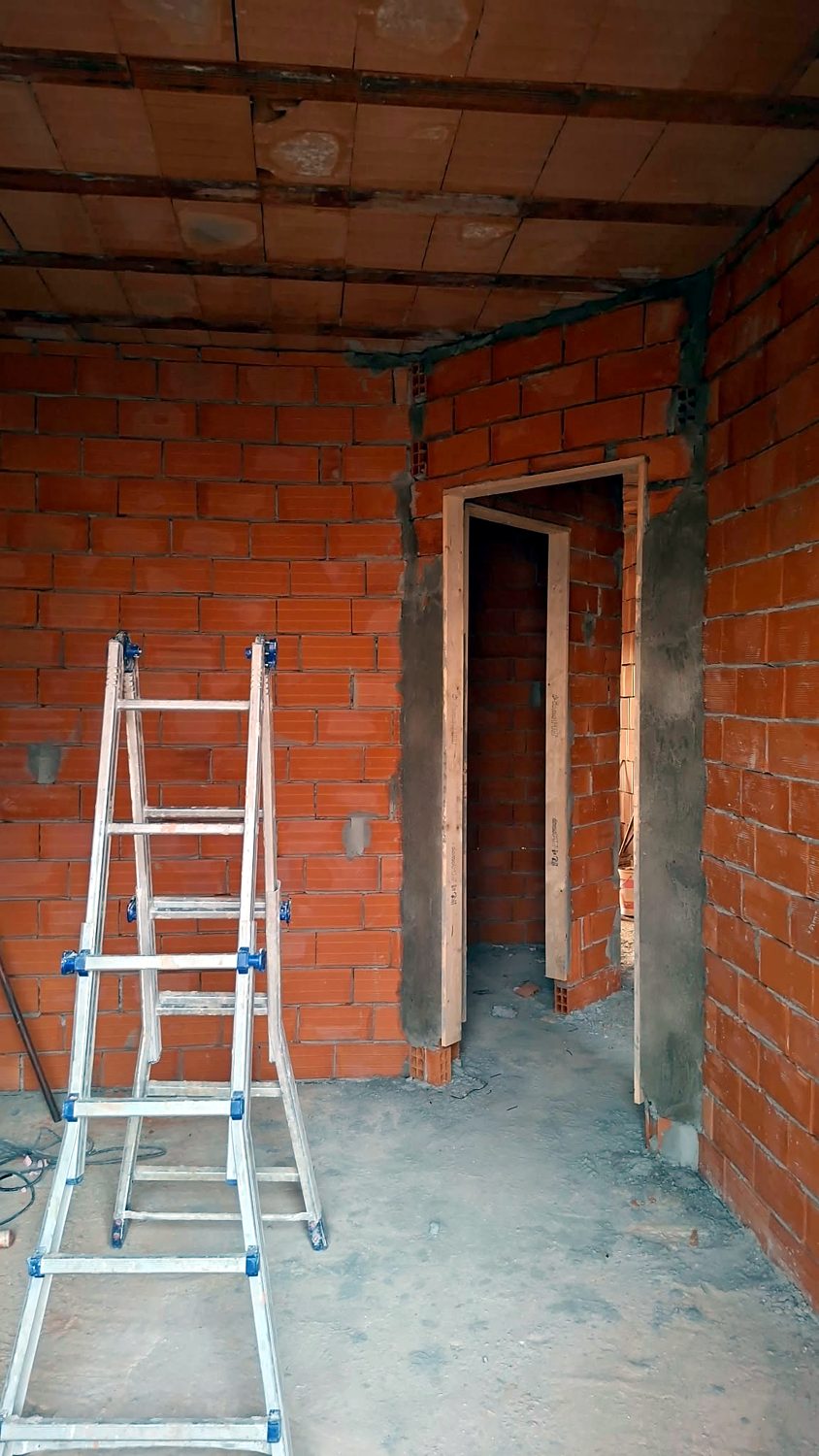 Obývací pokoj s osazenými zárubněmi